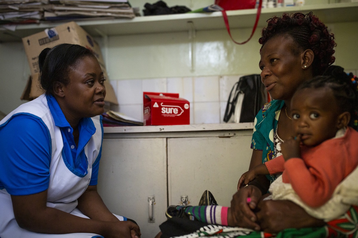 Community health worker Margaret Odera counsels a client in February 2020. Photo by Patrick Meinhardt for IntraHealth International.

